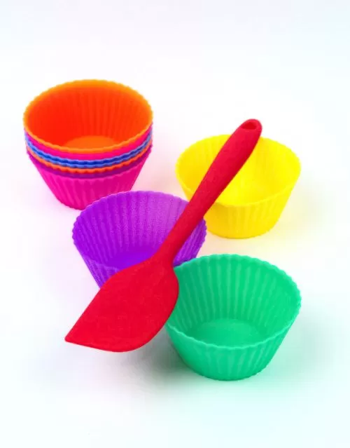 Juego de espátula y capacillos para cupcakes.