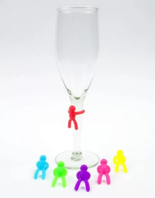 Marcadores para copas y vasos en forma de hombres.