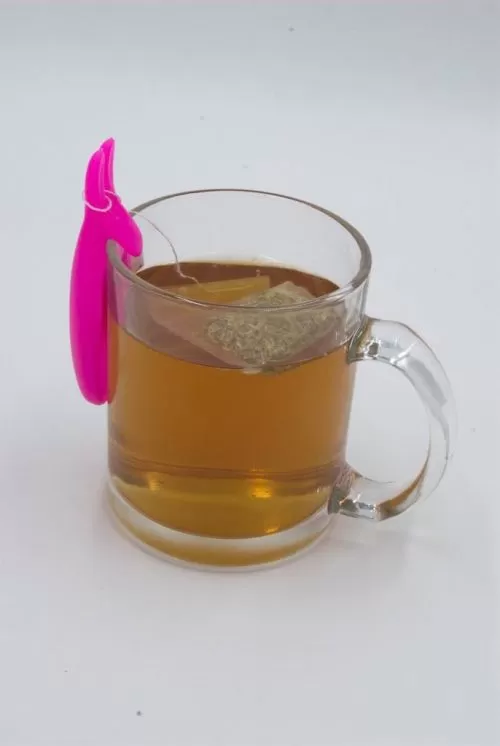 Reposa bolsas de té en forma de conejo.