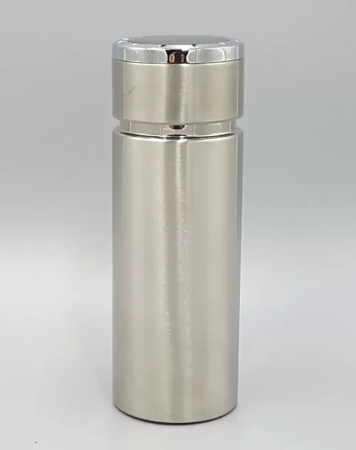 Práctico termo de doble pared con capacidad de 178 ml. 