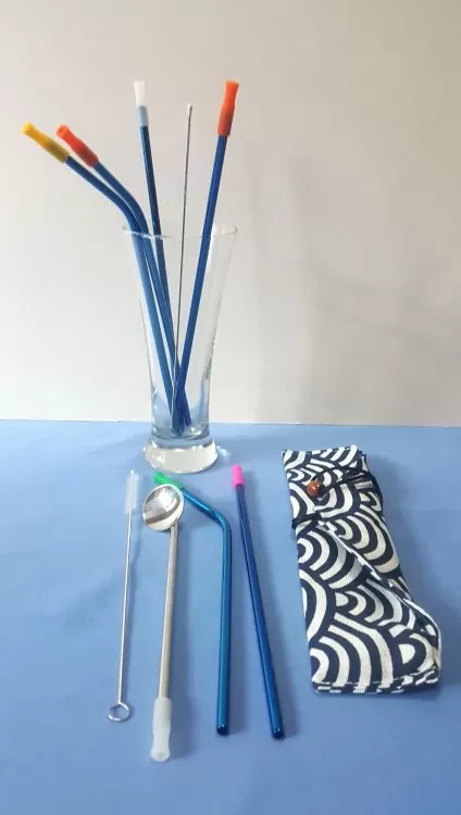 Set de popotes azules o morados en acero inoxidable. 