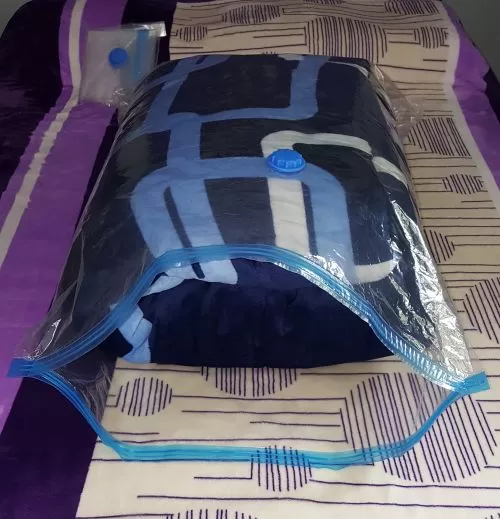 4 Bolsas para guardar cobijas y edredones al vacío. 