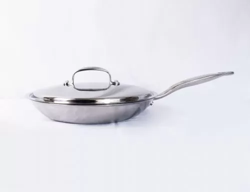 Sartén con tapa marca VITAL NUTRITION de 10.3 pulgadas.